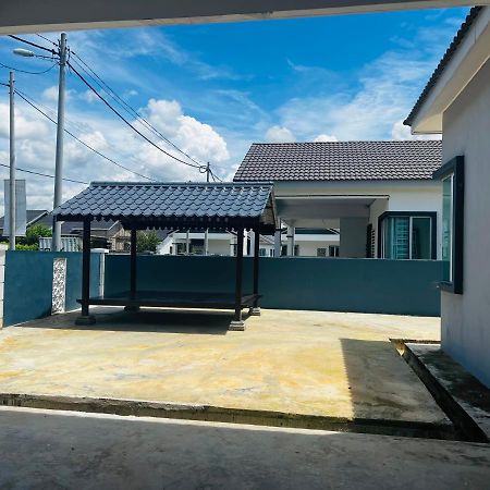 Villa Pool Kepala Batas Kampong Hilir  Exteriér fotografie
