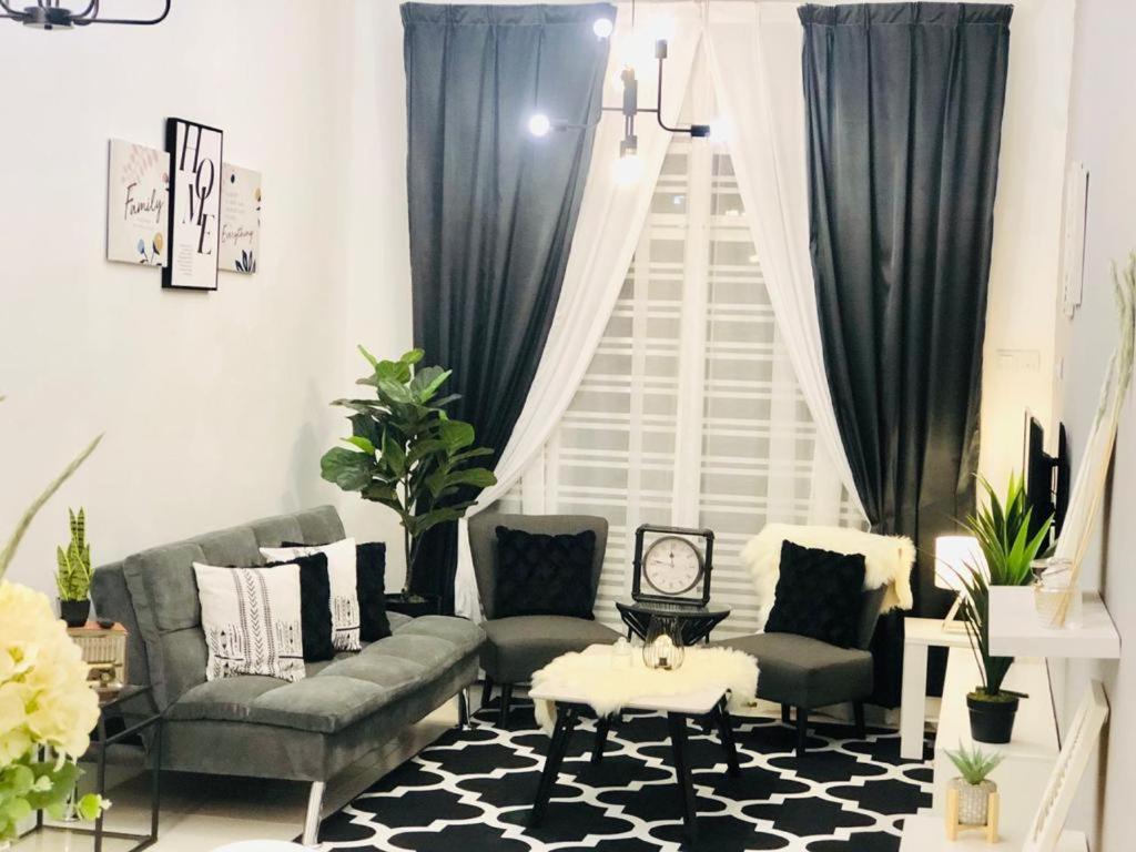 Villa Pool Kepala Batas Kampong Hilir  Exteriér fotografie