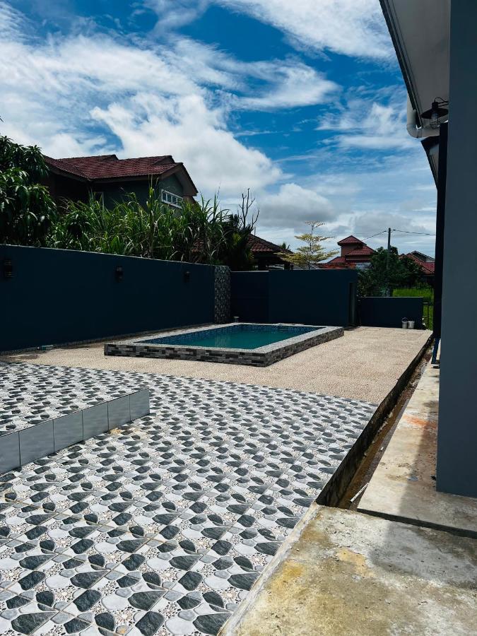 Villa Pool Kepala Batas Kampong Hilir  Exteriér fotografie