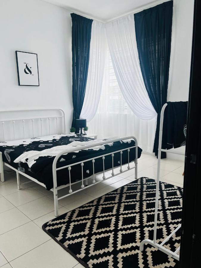 Villa Pool Kepala Batas Kampong Hilir  Exteriér fotografie