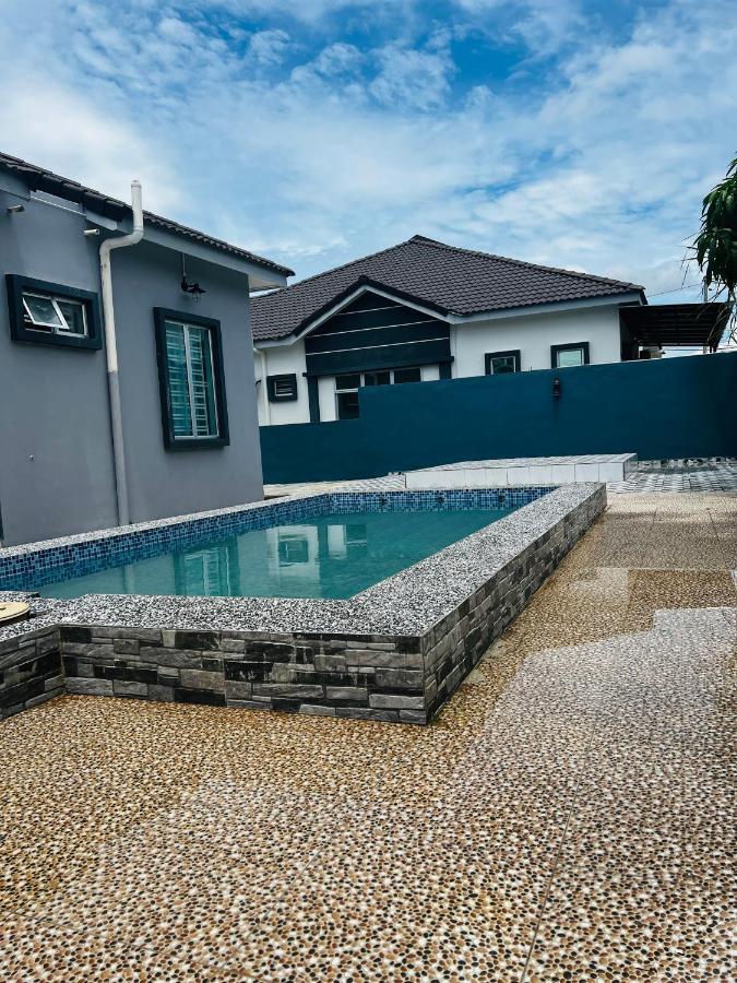 Villa Pool Kepala Batas Kampong Hilir  Exteriér fotografie